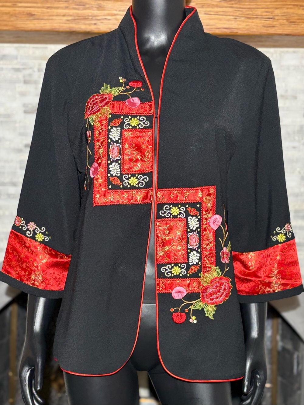 Vintage Member Ladies High Fashion Asian Inspired Embroidered Brocade Jacket XXL